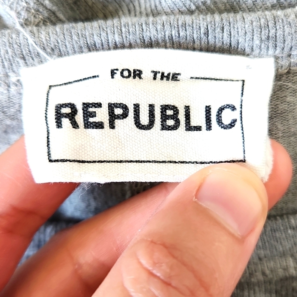 NWOT For The Republic Gray Sweatshirt - Picture 7 of 7